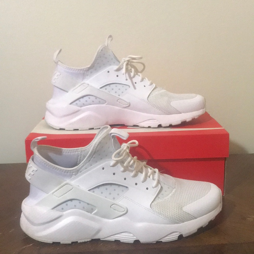 White huaraches used.